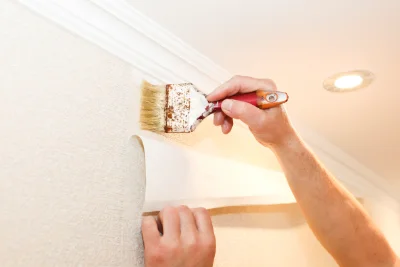 Pose de papier peint à la Chapelle-de-la-Tour — revêtements muraux et toiles de verre